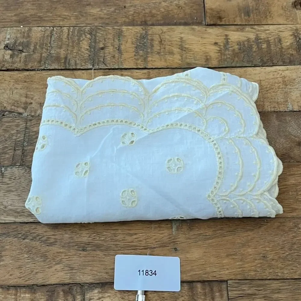 Vtg White Eyelet Lace Table Runner Embroidered 37